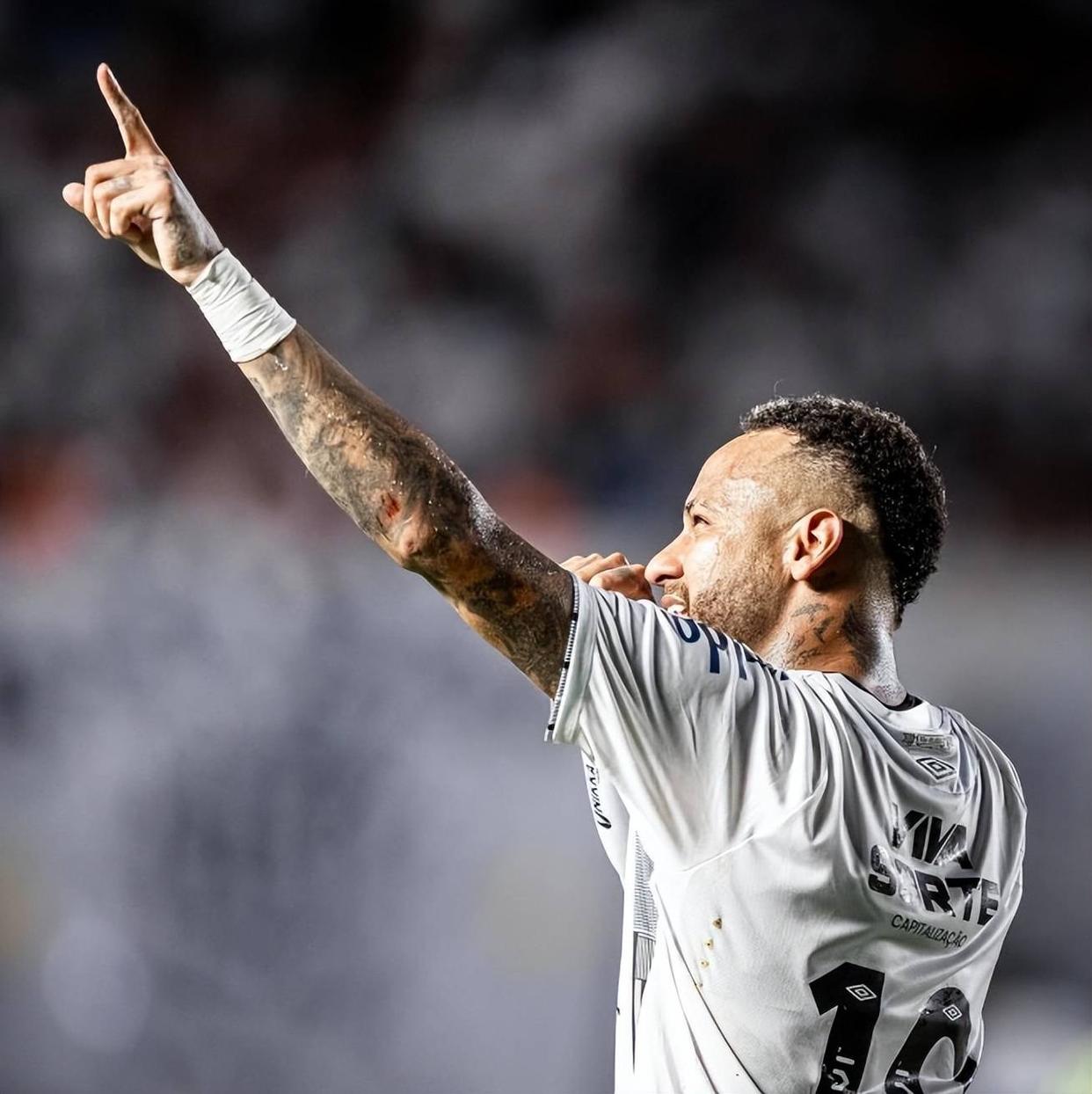 开云体育手机客户端下载-包含内马尔迎来三赛季出色发挥，曼联观众热烈欢呼！上演精彩一战的词条