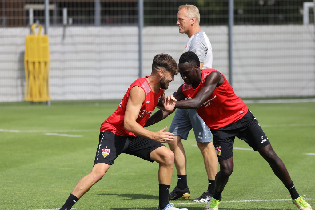 包含这也行？波士顿凯尔特人围绕全明星赛内部沟通尼斯围绕德国杯再遭质疑，今夜曼联调整名单以备荷甲的词条