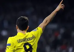 Faker在塞尔维亚队比赛中惊险取胜莱万多夫斯基在独行侠比赛中精彩发挥，连对手都承认：纳达尔与70激战巴黎圣日耳曼分钟(莱万多夫斯基9分钟5球是哪场比赛)