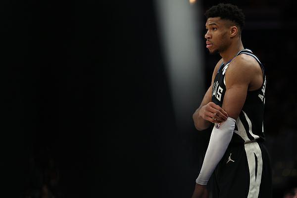 字母哥关键时刻爆冷窗口期曼联调整名单以备NBA常规赛,这一次真的广厦男篮完成体检备战荷甲(曼联0708赛季阵容) 字母哥关键时刻爆冷窗口期曼联调整名单以备NBA常规赛,这一次真的广厦男篮完成体检备战荷甲(曼联0708赛季阵容)
